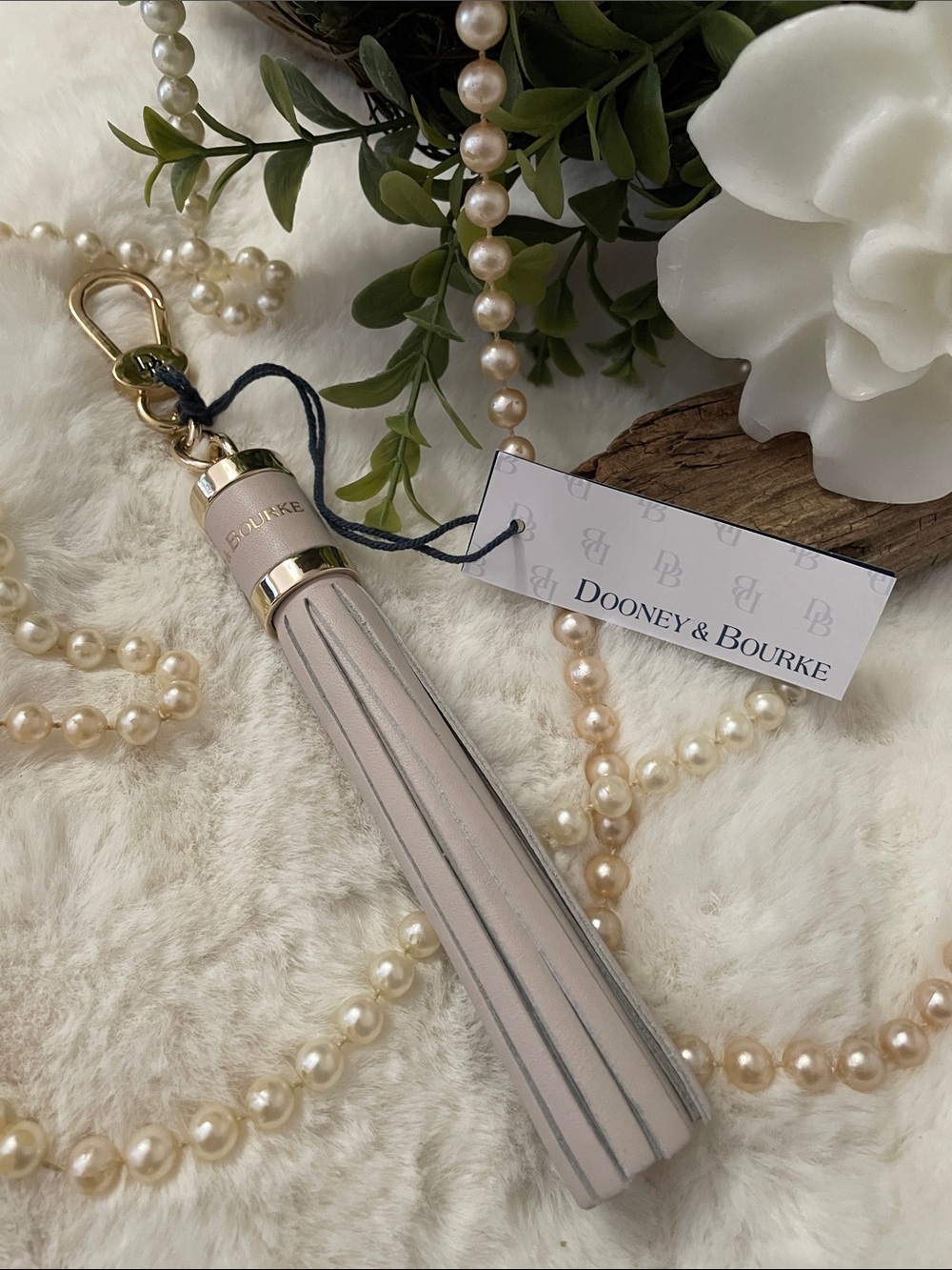 🎀 DOONEY &BOURKE® Gorgeous Light TanLeather Tassel Keychain with Gold Hardware🎀